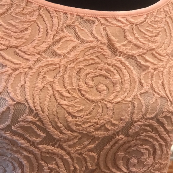 Peach raised texture rose print as top - Picture 2 of 6